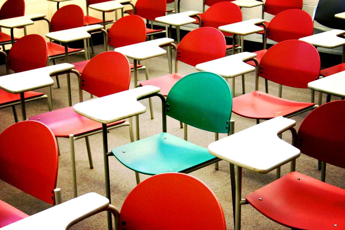  Buy the best types of school chairs at a cheap price 